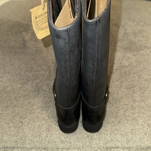 Born Saddler Boots NWT - Picture 4 of 8